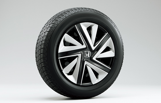 15インチアルミホイール＋フルホイールキャップ