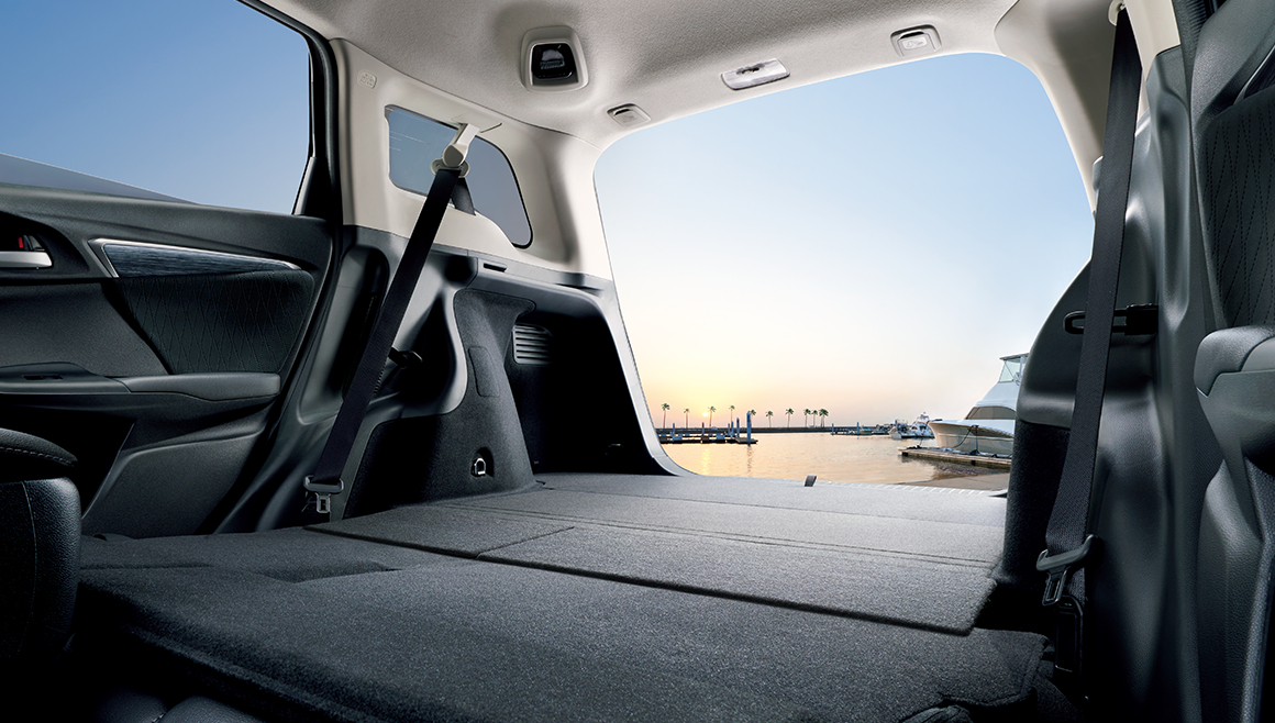 Photo：HYBRID Z・Honda SENSING（FF）　インテリアカラーはクラッシーブラック　メーカーオプション装着車