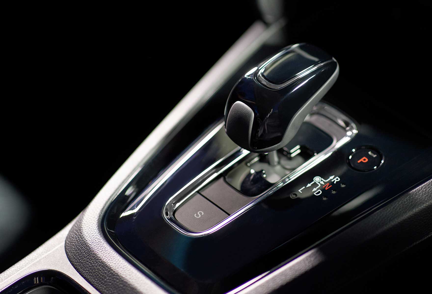 Photo：HYBRID Z・Honda SENSING（FF）　ディーラーオプション装着車