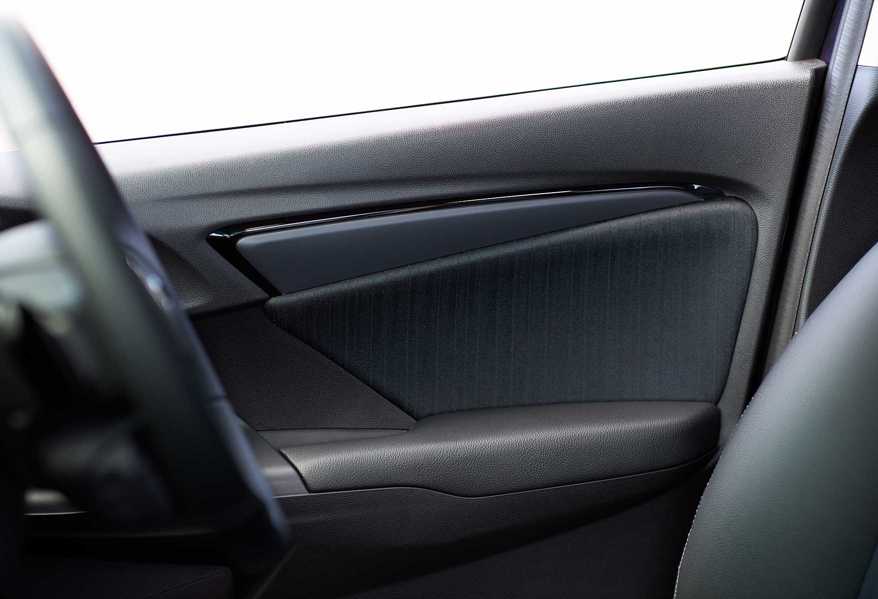 Photo：HYBRID Z・Honda SENSING（FF）　ディーラーオプション装着車