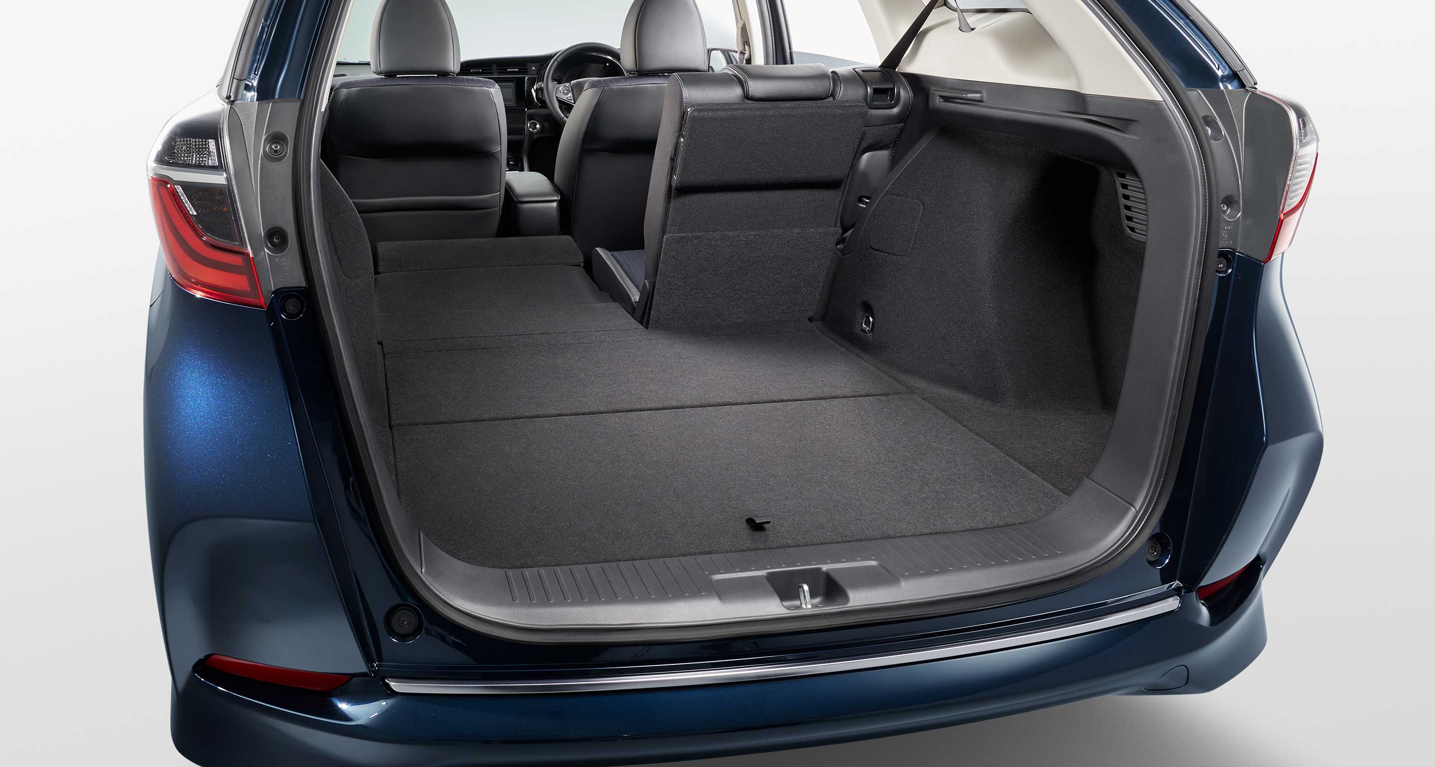 可能性を広げるクラス最大のラゲッジスペース。