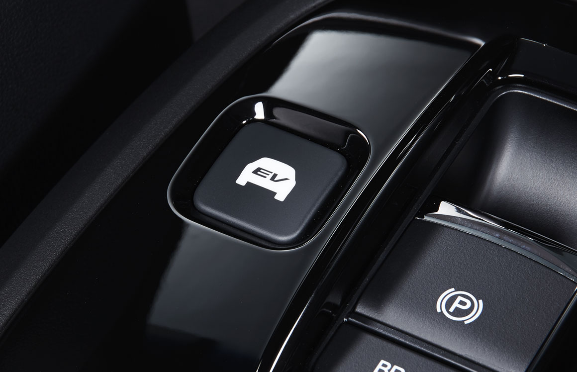 静かに走りたい時に。EVスイッチ。