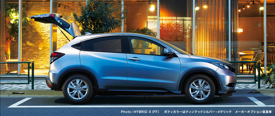 Photo�FHYBRID X�iFF�j �{�f�B�J���[�̓e�B���e�b�h�V���o�[�E���^���b�N ���[�J�[�I�v�V����������