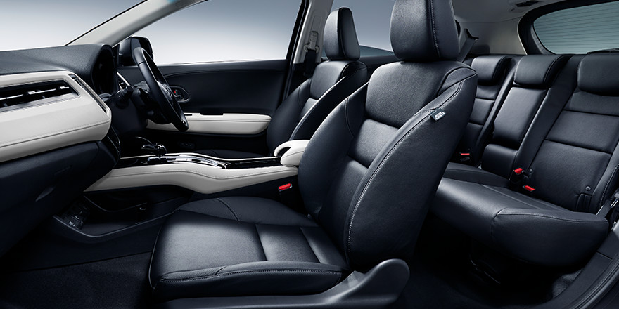 Photo：HYBRID Z・Honda SENSING（FF） インテリアカラーはブラックレザー（ブラック×アイボリー）　メーカーオプション装着車