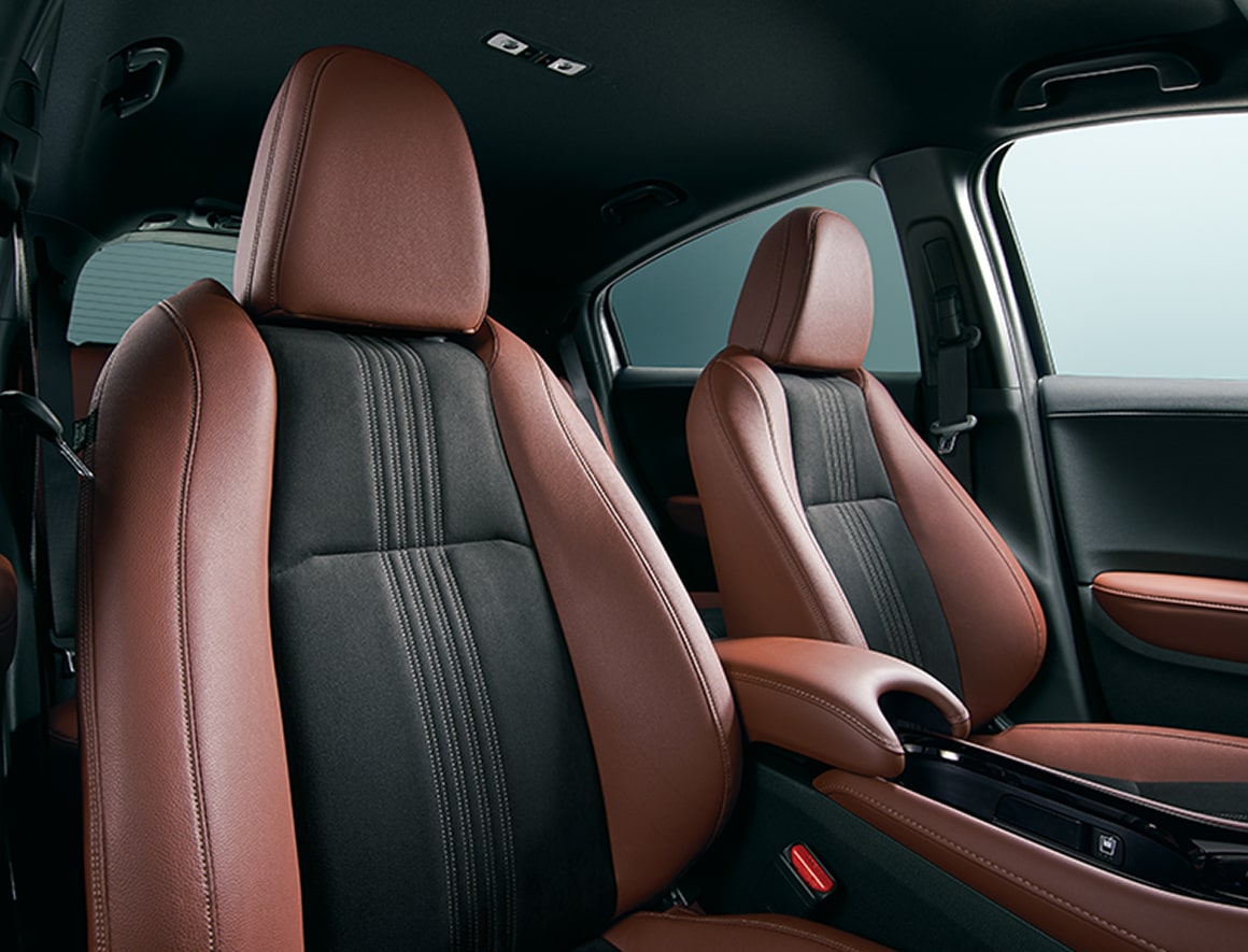 TOURING専用コンビシート（ダークグレー〈ウルトラスエード&reg; 〉/ブラウン）＆専用インテリア