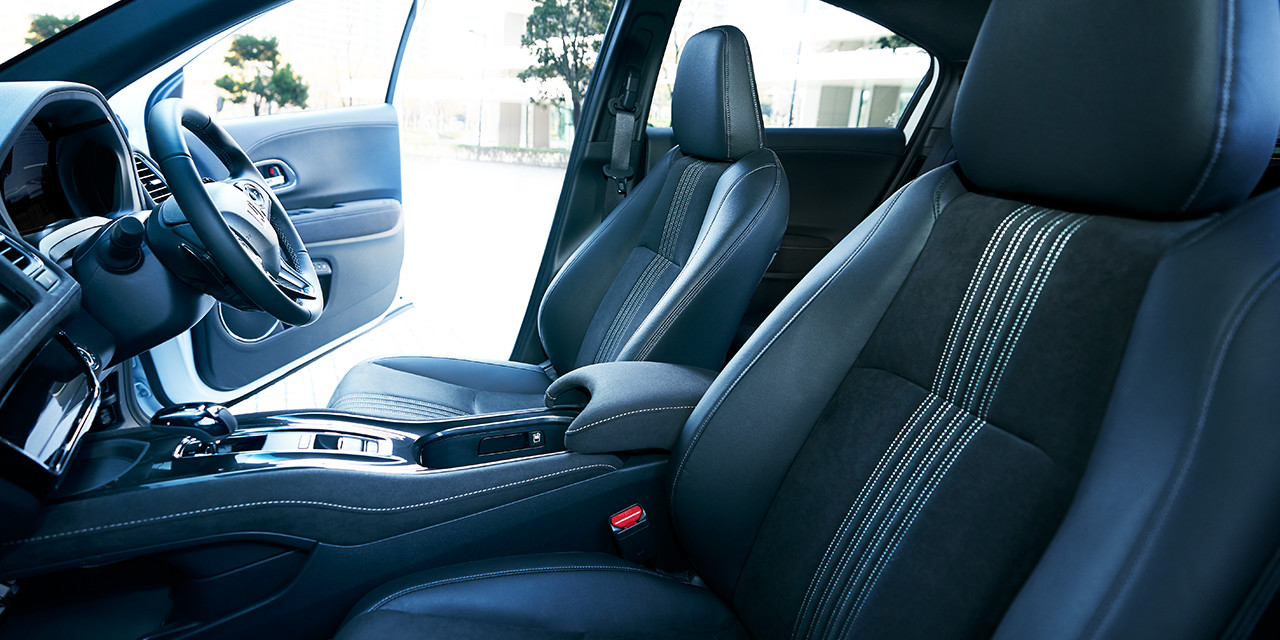 Photo：HYBRID RS・Honda SENSING　メーカーオプション装着車