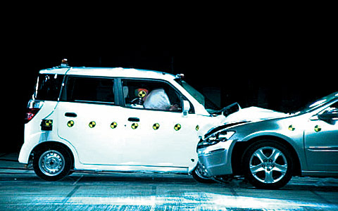 �e�X�g�ԗ��ɂ��N���}���݂̏Փˎ���