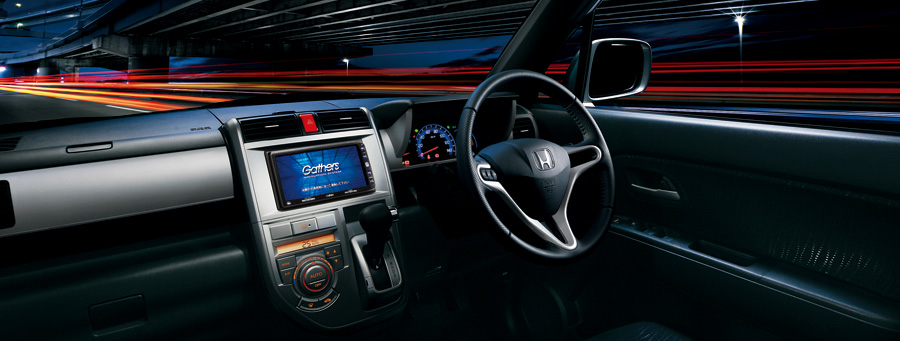 Photo�FW�iFF�j�@�C���e���A�J���[�̓u���b�N�@���[�J�[�I�v�V�����i�i�r�����p�X�y�V�����p�b�P�[�W�j�A�f�B�[���[�I�v�V�����i�M���U�Y �i�r�Q�[�V�����j������