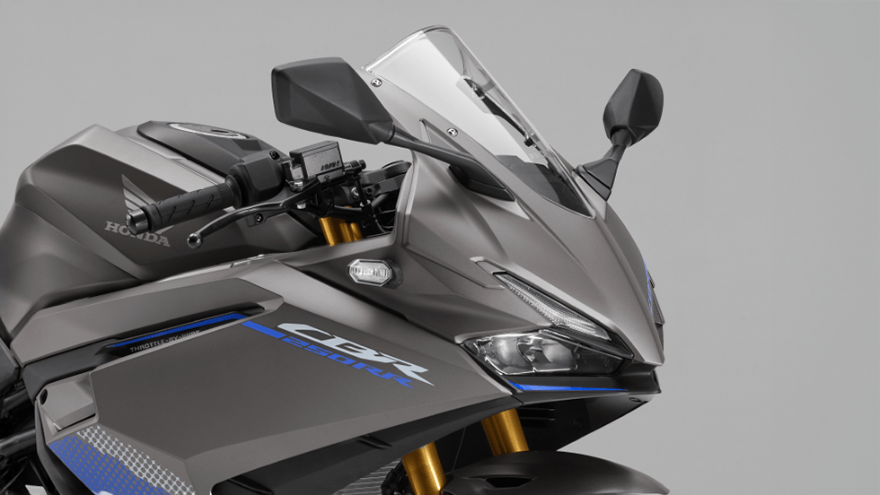 機能美で魅せるレイヤードカウル