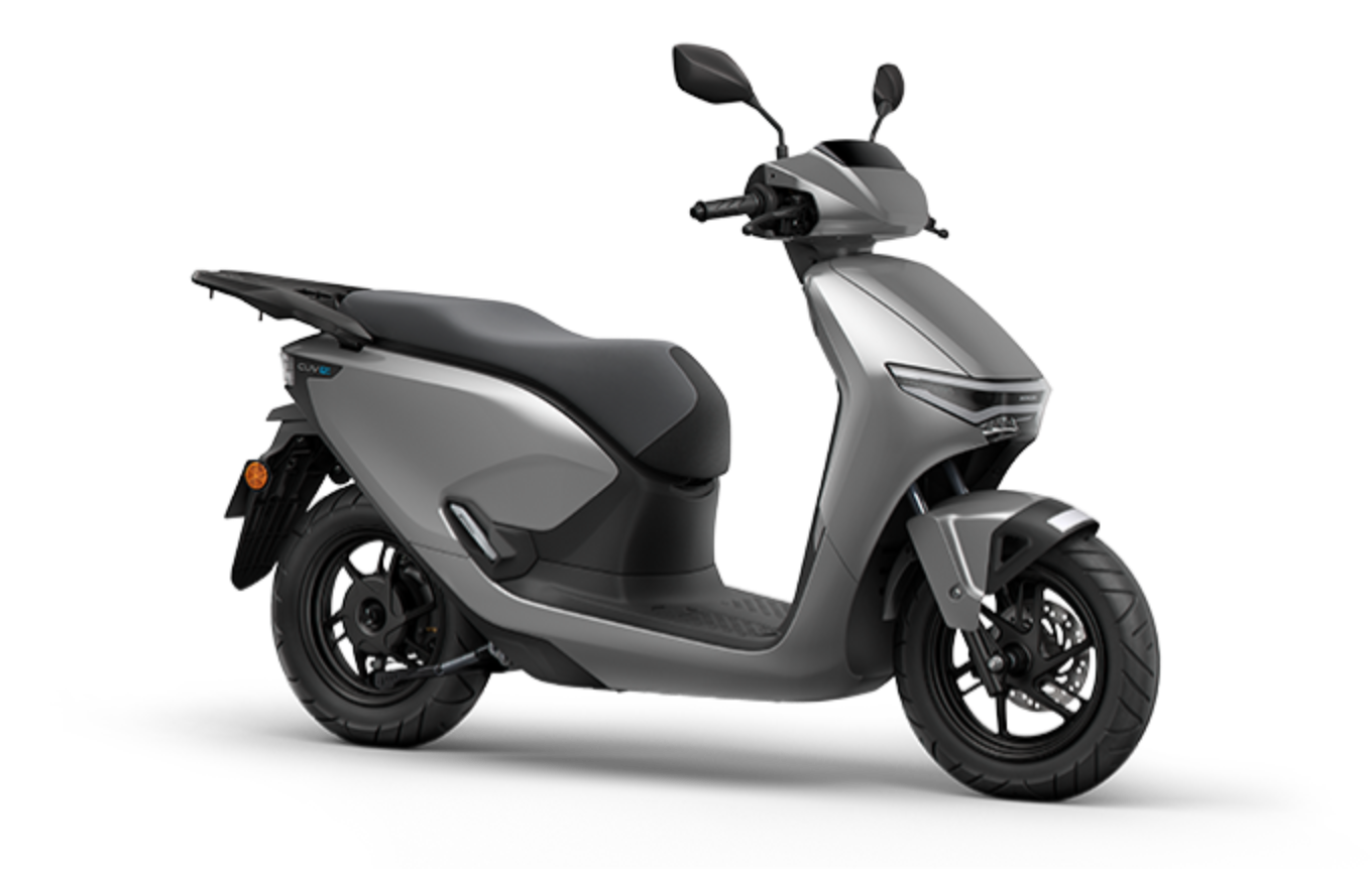 CUV e: プレミアムシルバーメタリック