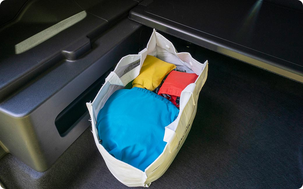 かさばりがちなアイテムをバッグにひとまとめに！