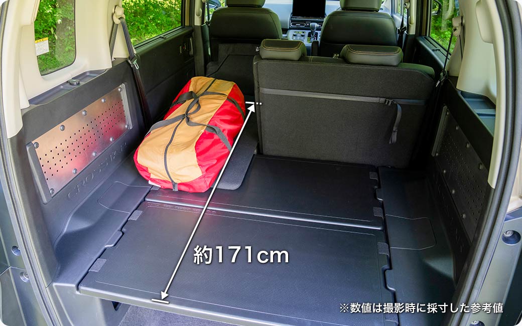 人数に応じて、後席を倒しての積載も有効！