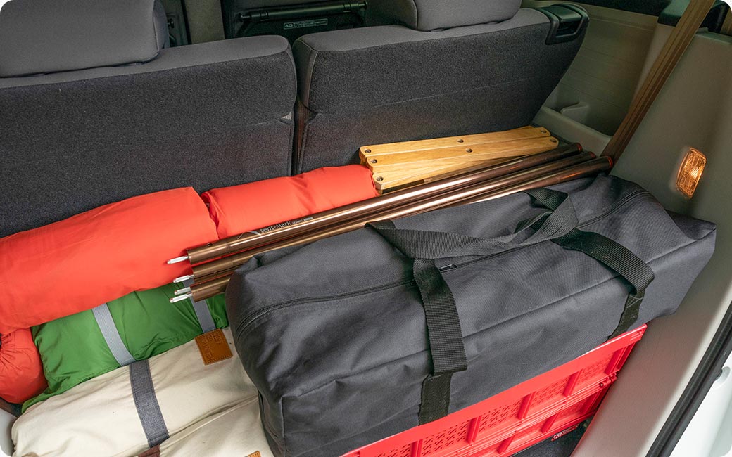 小物はコンテナにまとめて収納