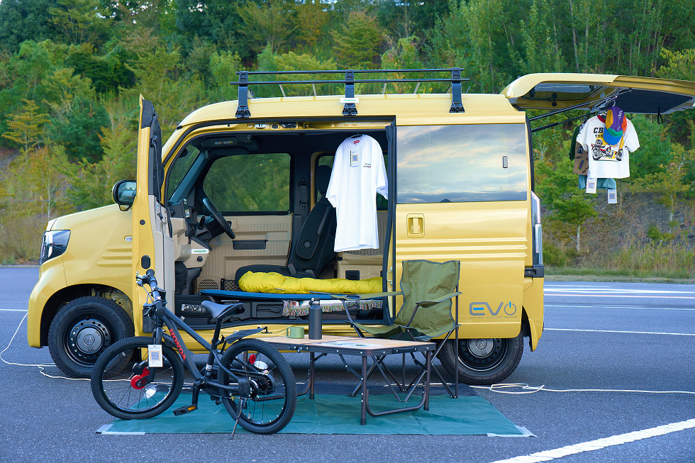 車中泊仕様の N-VAN e: