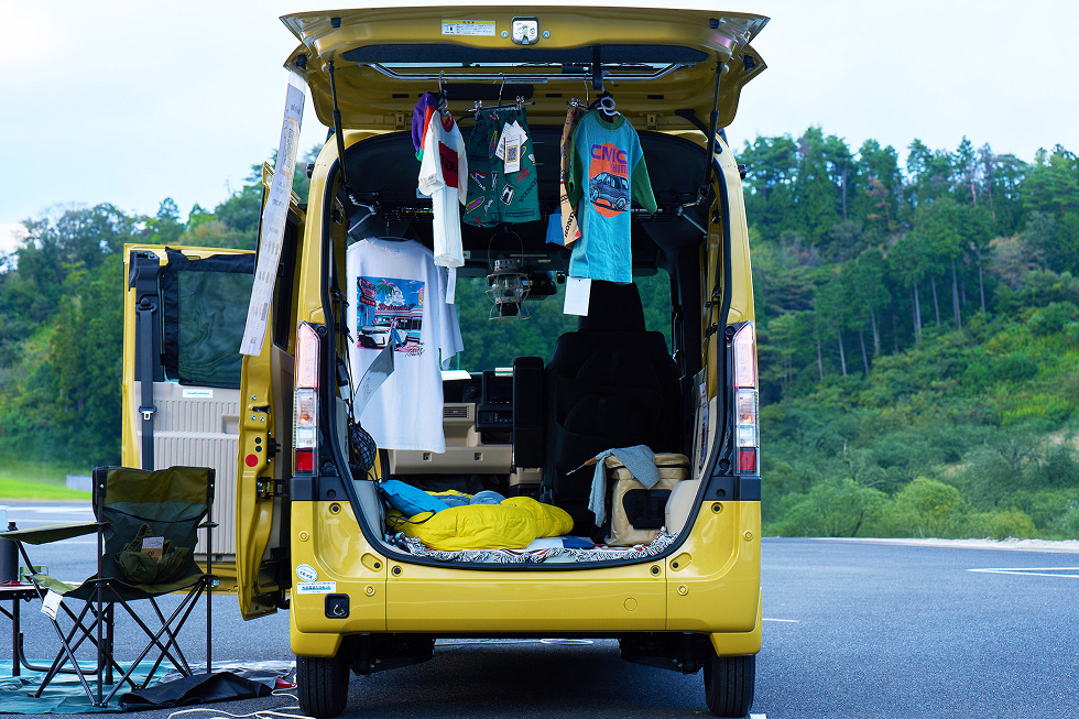 テールゲートを開ける