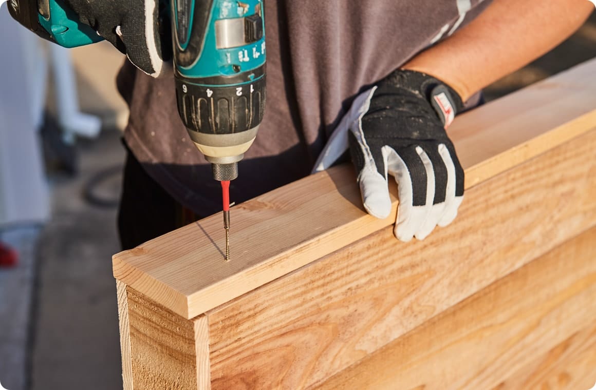 上部に天板材B-3を固定する。