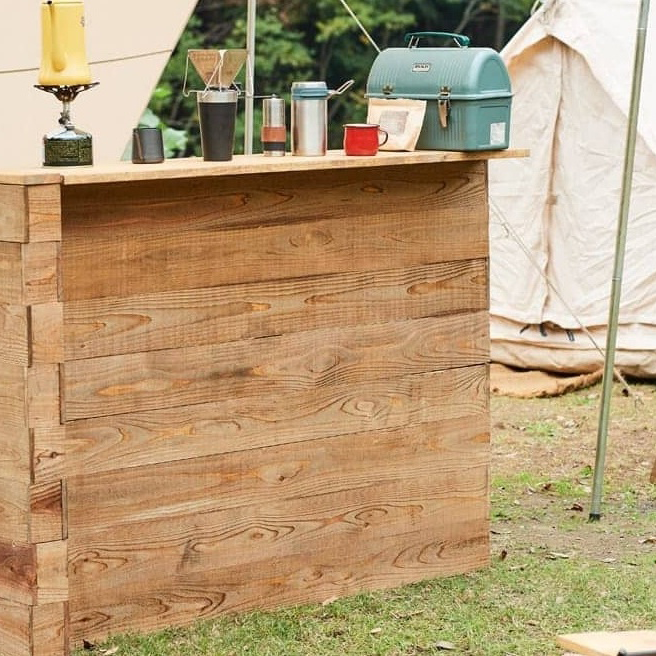 スタンディングスタイルが新鮮！ アウトドアシーンに映える カフェカウンター