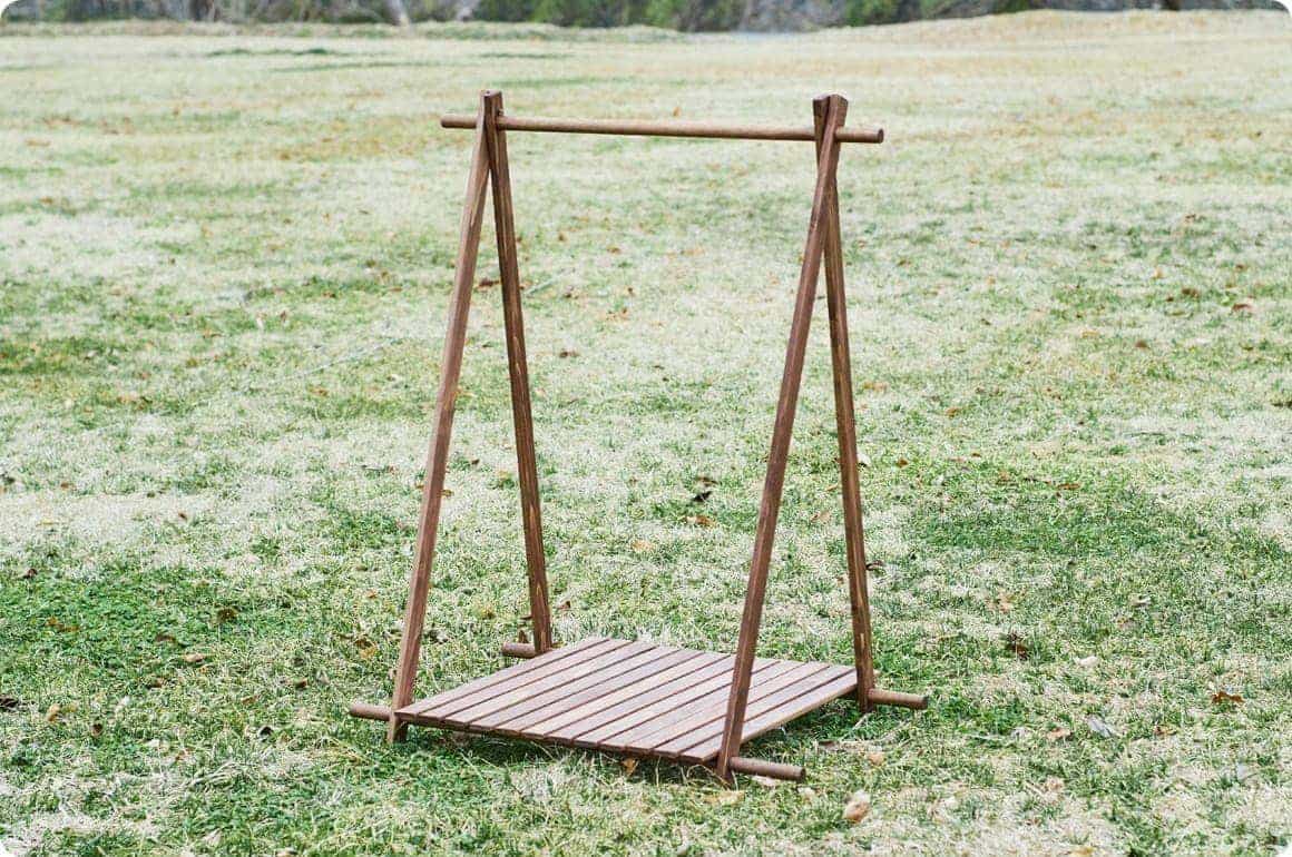 ちょっとした装飾を施し、まずテントの入り口に置いてみました