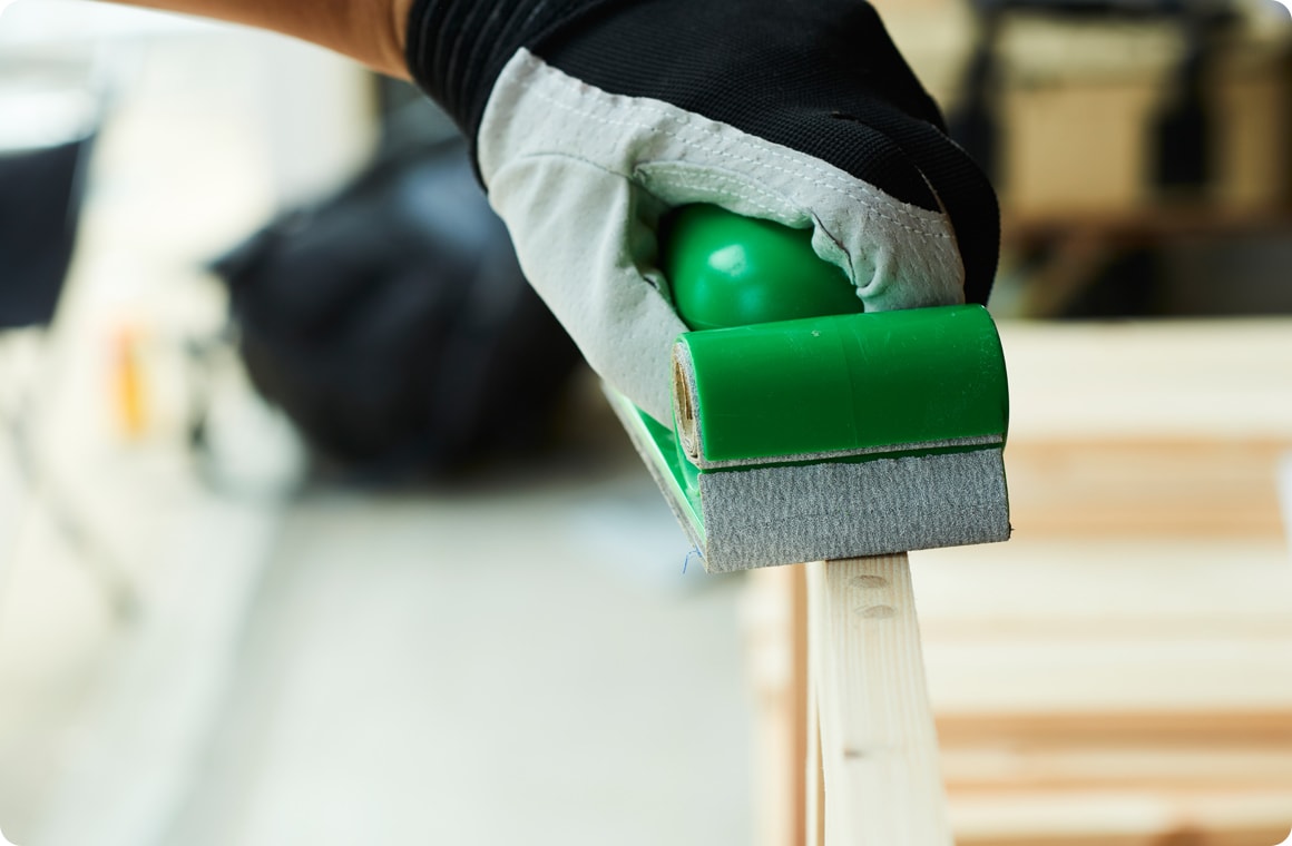 丸棒の差し込み部をヤスリがけして平らにならす