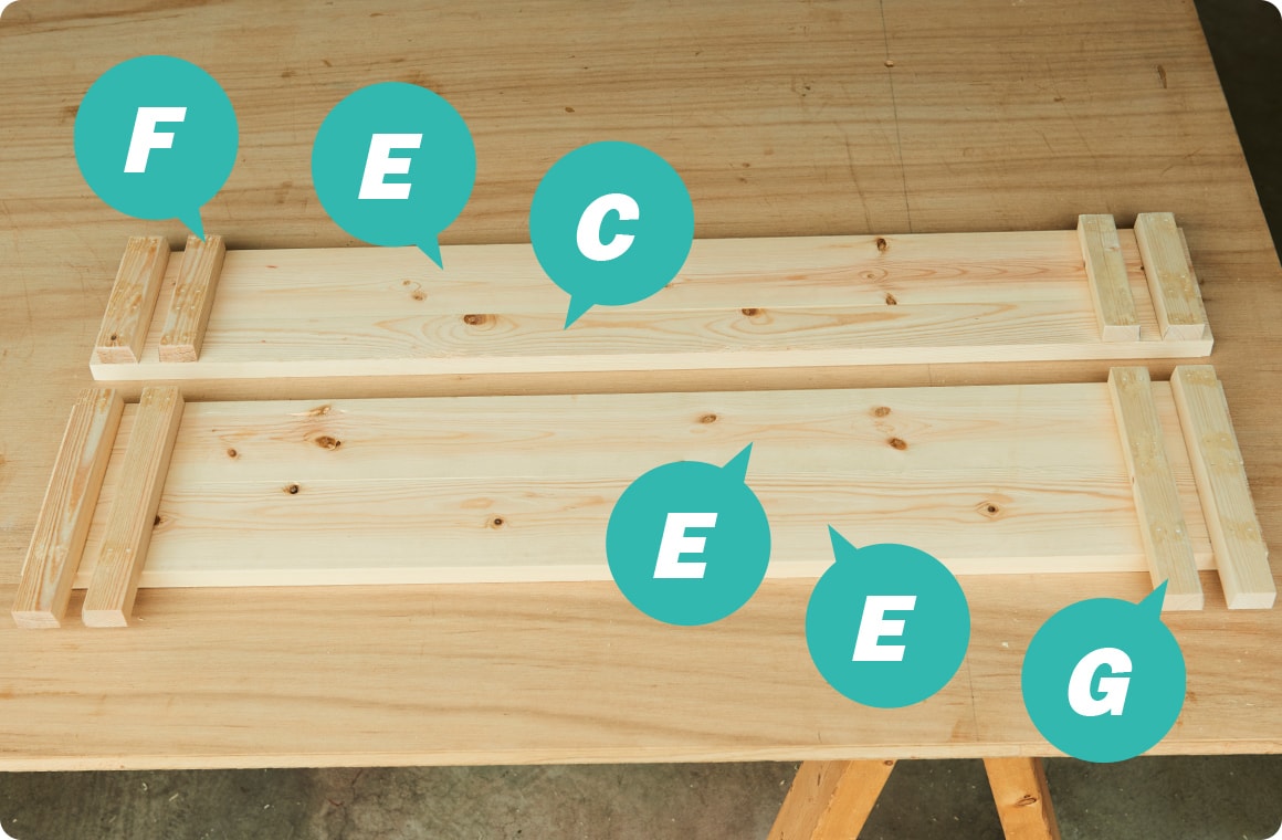 天板1（写真上）は、CとEの側面をボンドで固定した後、Fをボンドで固定