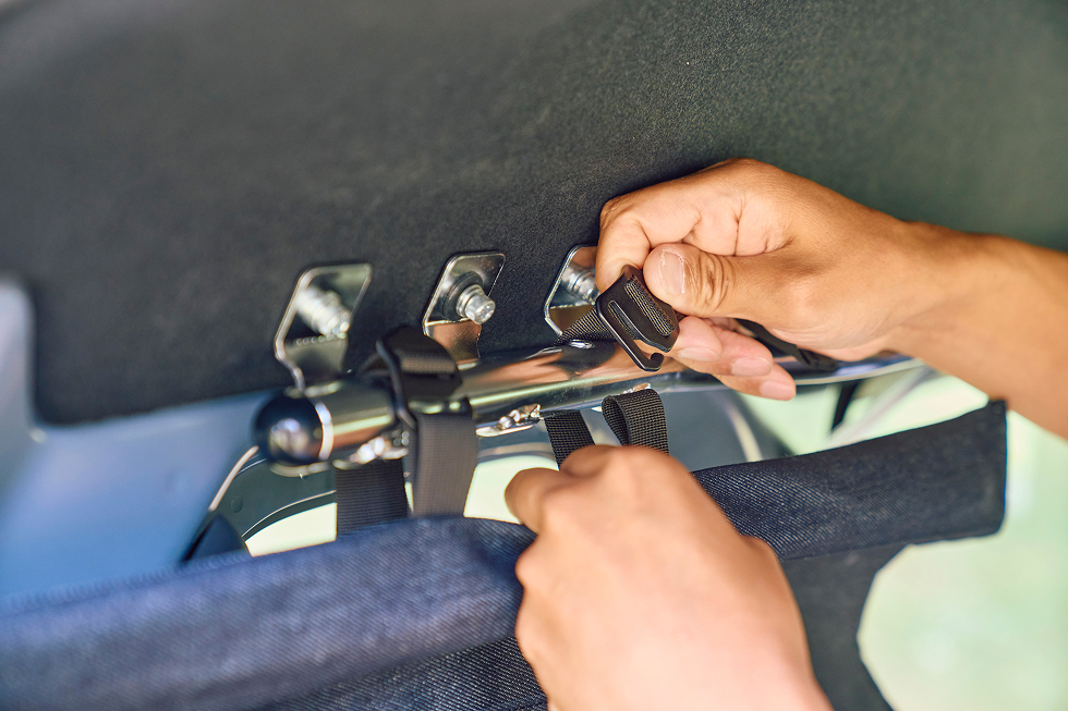 「ルーフインナーサイドパイプ」と車体を固定している部分と干渉しないように制作するのがポイント