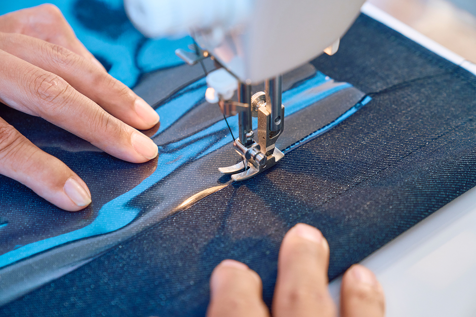 出し入れ口以外の3辺をコの字に縫い合わせて完成