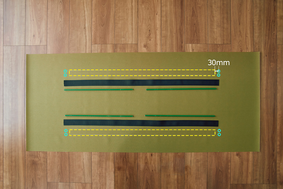 青丸の位置、8カ所に小さく点の印を付ける
