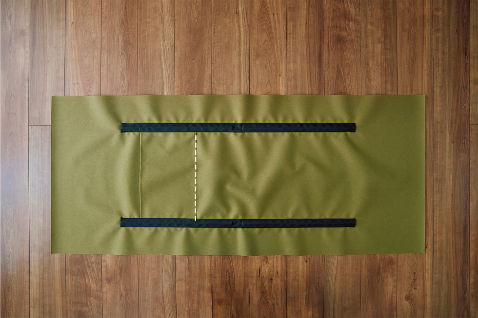 ポケットの下部を縫い合わせる。