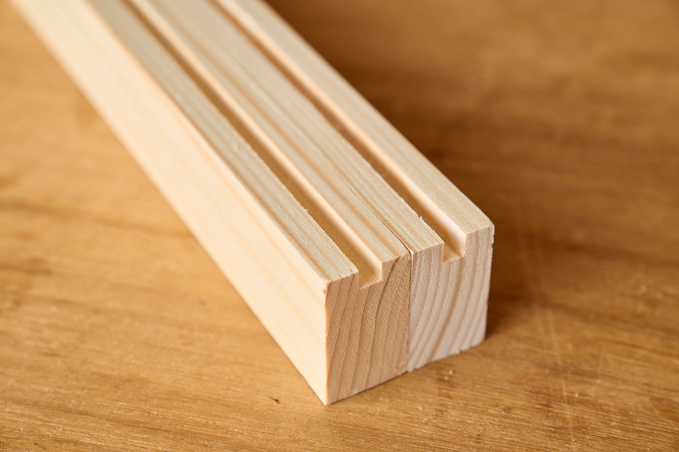 Aにトリマーで溝を掘る。