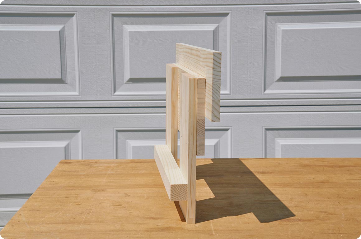 板を重ね合わせて固定する