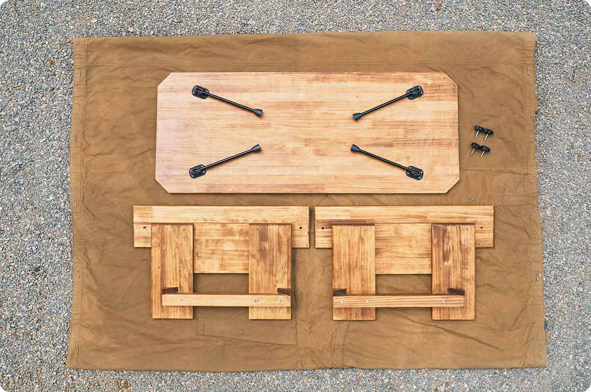 天板に脚を取り付ければ作業は完了