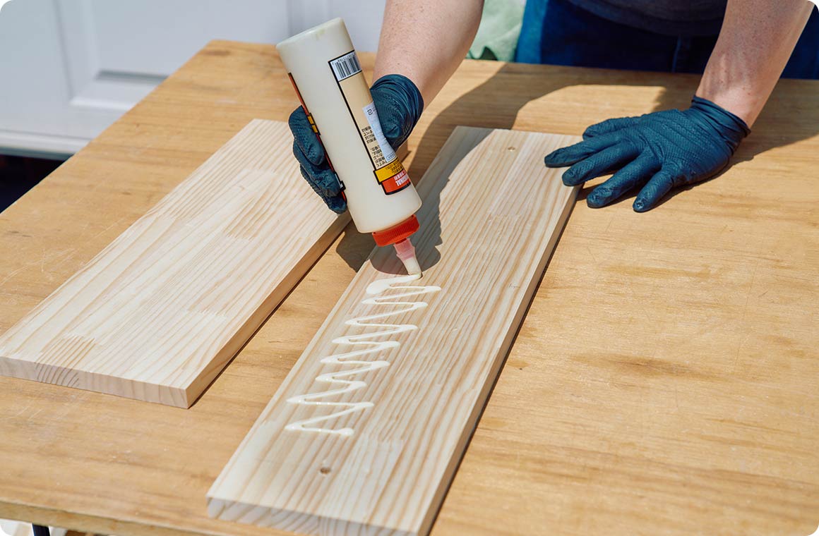 2.板を重ね合わせて固定する