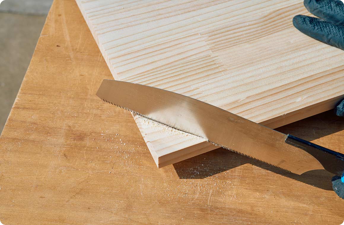 天板Eの四隅をカットする。