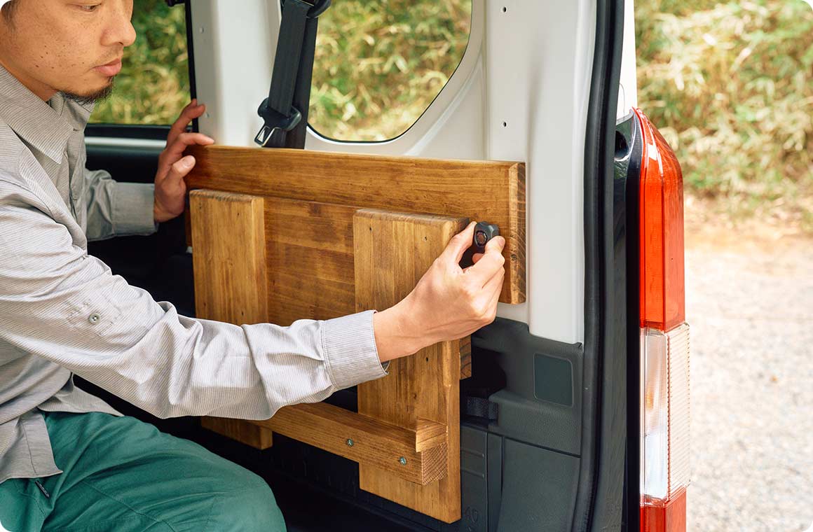 2カ所をしっかりとネジ留めする。