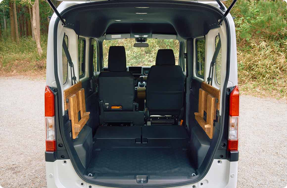 側面パーツを左右に取り付けた様子。