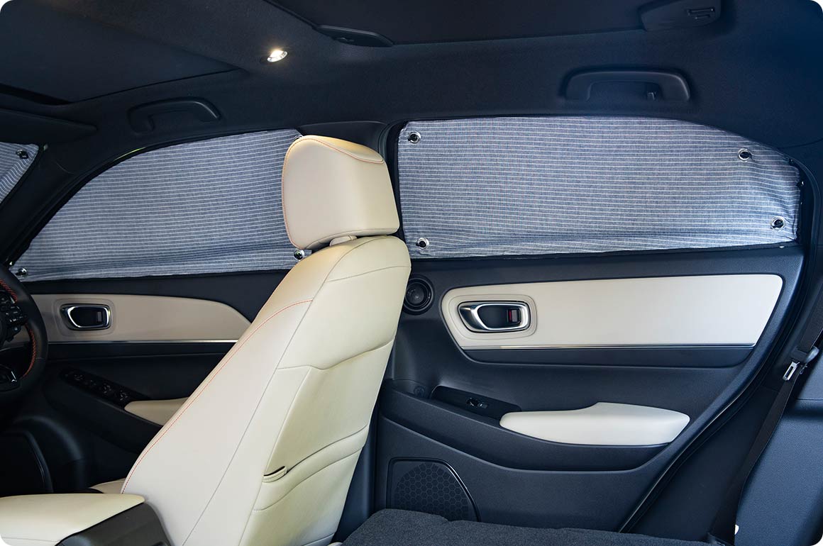 運転席窓と後席窓の様子