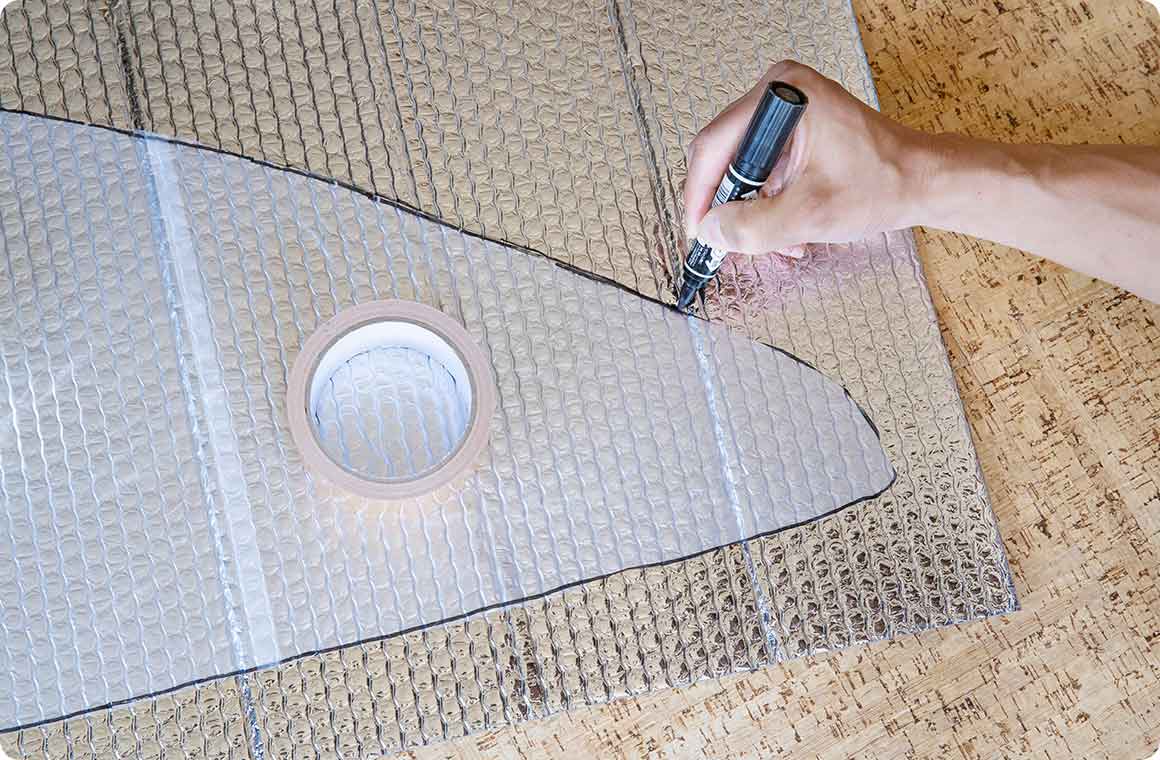 2.アルミシート・布生地をカットする