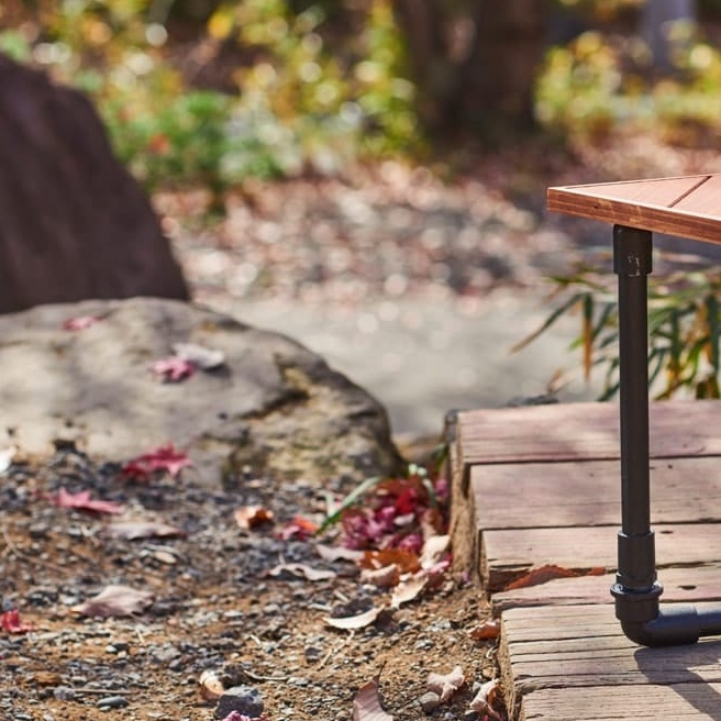 単体でも組み合わせても使える小型サイドテーブル