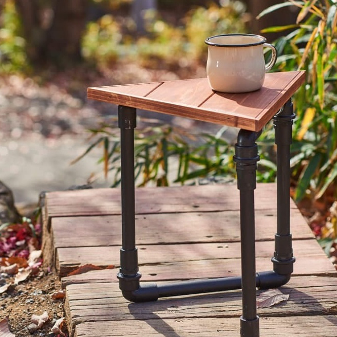 単体でも組み合わせても使える小型サイドテーブル