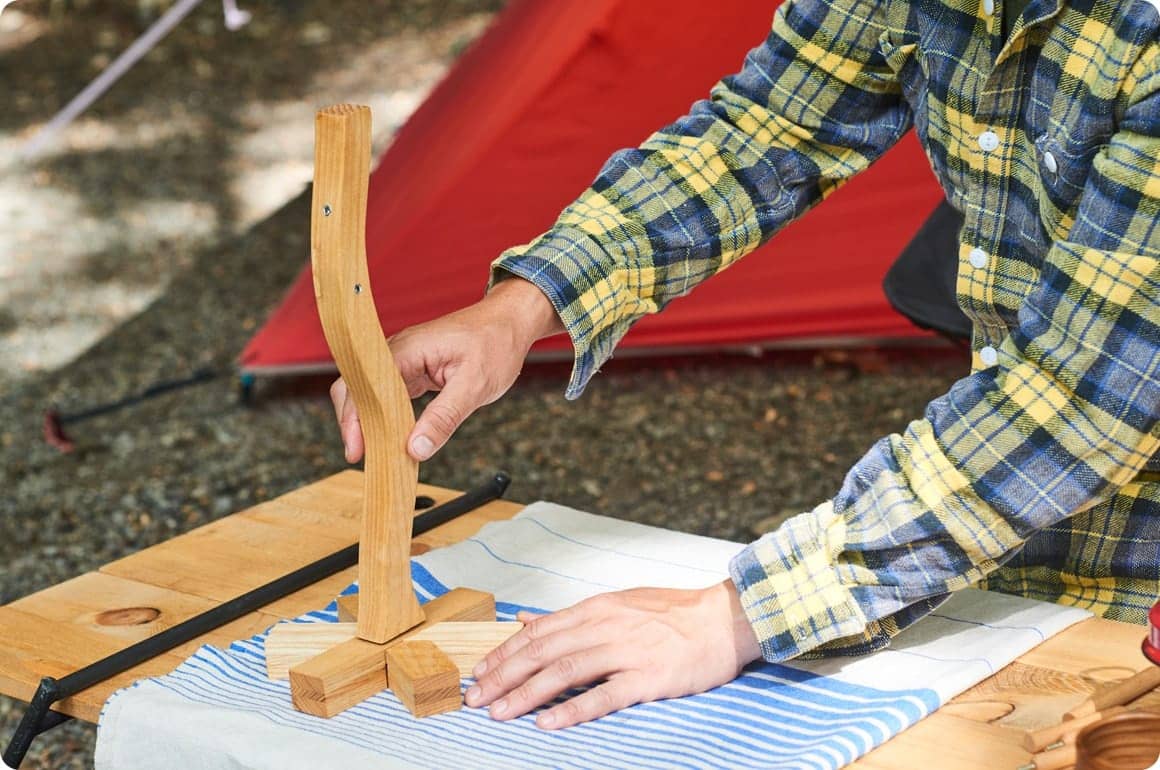 そして、4本の枝を幹にそれぞれネジ留めしたら完成です