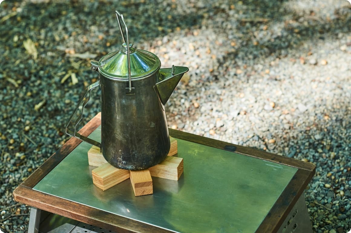 台座部分だけなら、熱いケトルやクッカーなどを置く鍋敷き代わりにも使えます