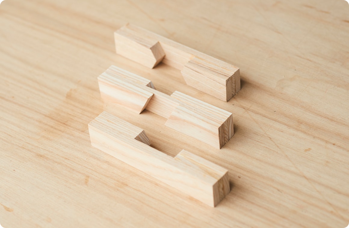 台座はこのような3分割になる