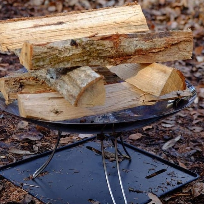 焚き火の薪の組み方を解説！4つの組み方と上手な使い分け方