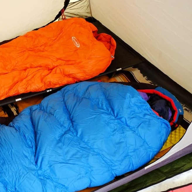 雪中キャンプで暖かく眠るには？寝室の作り方、寝るときの防寒対策