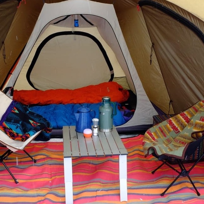 雪上でも快適！2ルームテントやシェルターで快適リビングを作る方法