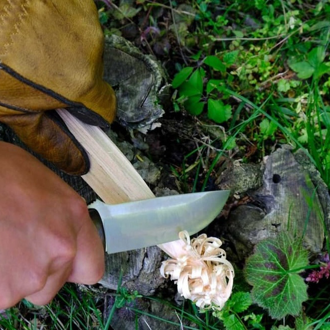 バトニングのやり方とフェザースティックの作り方