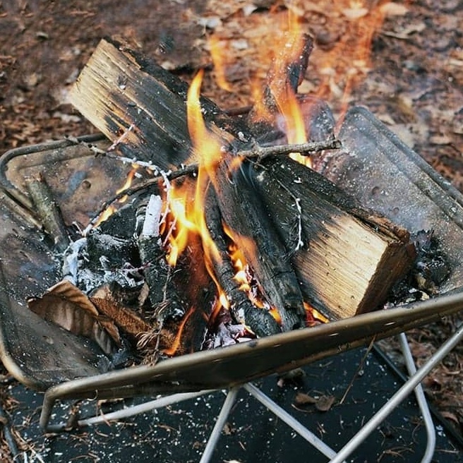 焚き火台にも自然にもやさしく！ 焚き火の上手な片付け方