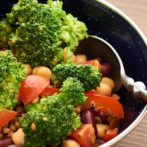 彩り豆と野菜のホットサラダ