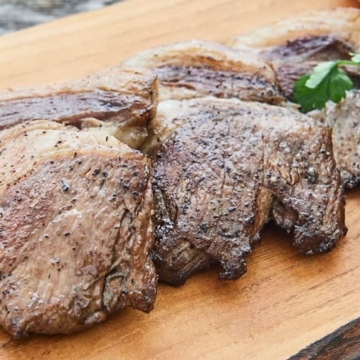 イノシシ肉の炭火焼き 和風ソース添え