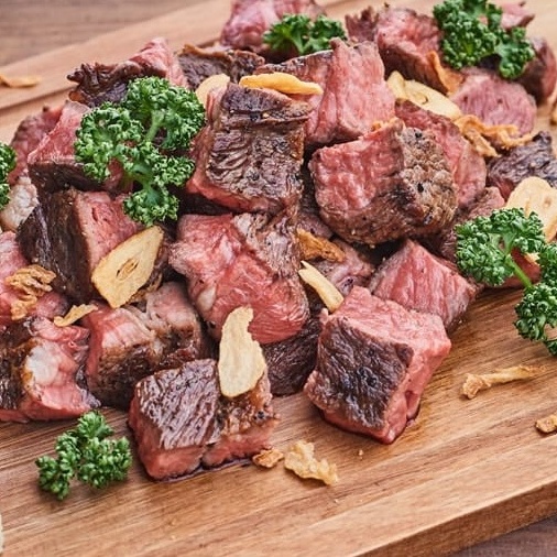 塊肉でサイコロステーキ